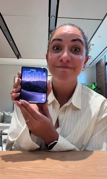 Free phone customer 9 showing the free smartphone they received